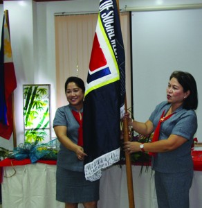 (From Left) Director Minda B. Brigoli accepts the responsibility to lead the DSWD Caraga from Director Mercedita P. Jabagat during the turn over ceremony held at the DSWD Conference Hall on January 8, 2013.