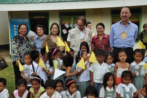 From left to right. Assistant Regional Director Mita Lim, Regional Project Manager of Kalahi-CIDSS, Hon. Mayor Thelma Lamanilao of Sibagat, Regional Director Minda Brigoli of DSWD Caraga, Vicente Selles Zaragozi, AECID Representative, a faculty of San Vicente Elementary School and Ambassador Jorge Manuel Domecq Fernandez of Spain to the Philippines, pose during the picture taking with the pupils holding yellow and white flaglets.