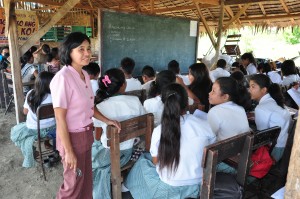 Zenaida Jamero, in their nipa-roofed classroom in Brgy.Pagatapatan, Butuan City, lectures while her students attentively listen.