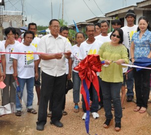 Mayor Candelario J. Viola of Hinatuan, SdS and Regional Director Minda B. Brigoli of DSWD Caraga spearhead the ribbon cutting ceremony during the inauguration of core shelters in Brgy.Lacasa, Hinatuan.