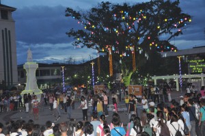 People strolling in the Guingona Park encircle the center area to witness the flash mob presentation of DSWD Caraga personnel