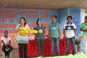 RD Minda Brigoli, holds the key of responsibility as she underscores the collaborative efforts extended by the LGU, BLGU, CSO, Community Volunteers, and DSWD FO Caraga Field workers for the completion of the 1 unit day care center. She is joined by Ms. Mae Navidad Salinas, PSWDO, Hon. Joey S. Pama, Barobo Vice Mayor and the Brgy. Captain of Brgy. Javier. 