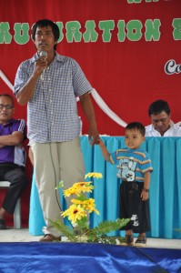 Elvi Rivas, Barangay Project Management Committee (BPMC) chairperson, with his son, expresses his deep gratitude to DSWD, LGU and his fellow volunteers for the day care center which will be benefited by his son.