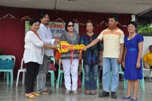 From left to right. KC-NCDDP National Program Manager Benilda E. Redaja, Pagatpatan Punong Barangay Romanito C. Amante, Jr., DSWD-XIII Regional Director Minda B. Brigoli, DepEd-XIII Tech.Voc. Officer Elizabeth E. Bautista, and Community Sub-Project Management Committee chairperson Zenaida O. Jamero, turn-over the key of responsibility to Operations and Maintenance committee of the 1 unit 2 classroom buildings in Agusan Pequeño National High School annex campus in Brgy. Pagatapatan, Butuan City.