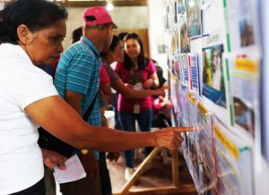 Gallery Walk. Participants look back at their municipality’s development progress through a guided tour of the “Gallery” –snapshots of the overall development situation of the municipality.